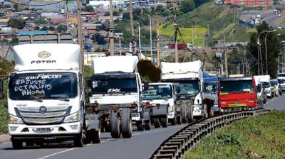 Camioneros amenazan con paralizar la generación de carga: piden mejores tarifas