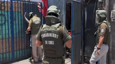 Allanan dos domicilios y detienen a seis personas por tráfico de drogas en Iquique